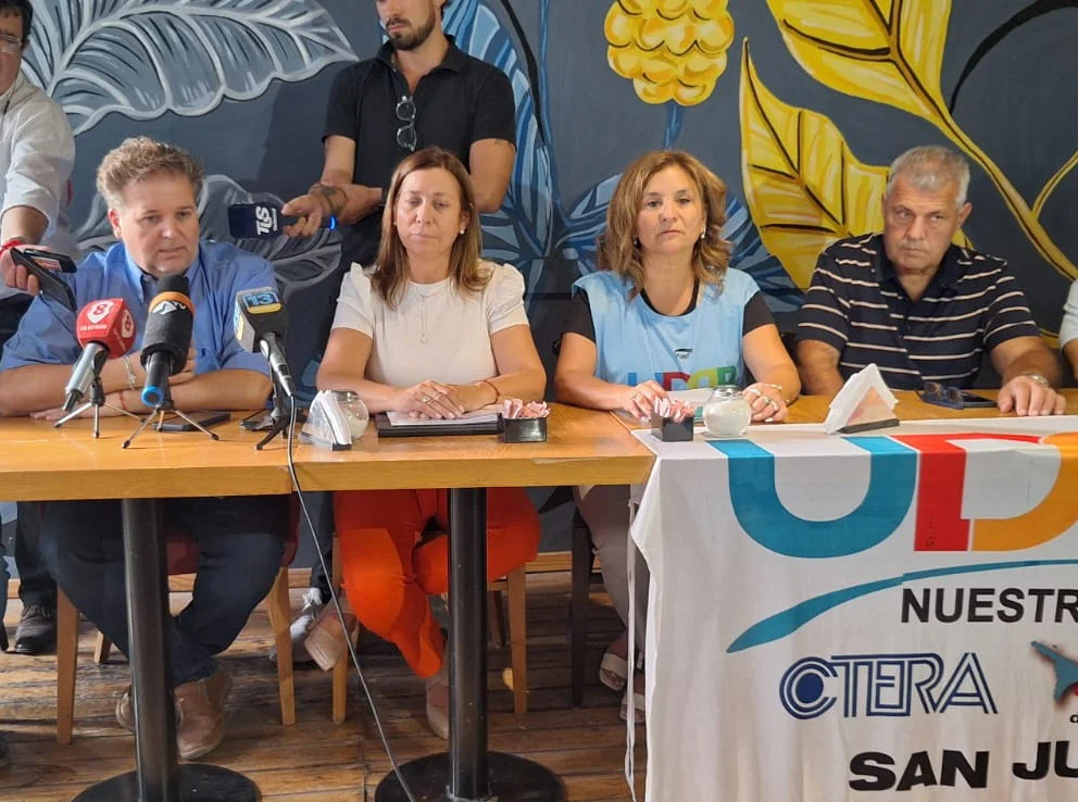 No habrá paro docente los días 11 y 12 de Marzo y se convoca a una marcha de antorchas